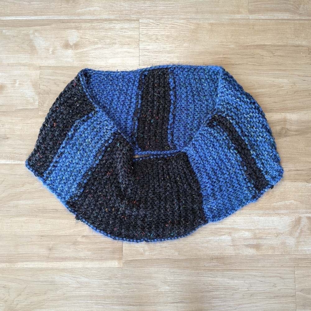 Blue & black knit infinity circle scarf - Picture 5 of 10